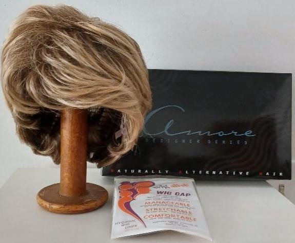 AMORE DESIGNER SERIES RENE OF PARIS NATURALLY ALTERNATIVE HAIR WIG NIB ASH BLOND