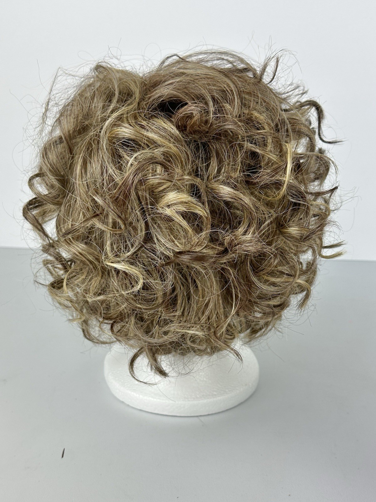 Hairdo Hairuwear Short Curly Bob Wig R11S+ Glazed Mocha Medium Brown Highlights