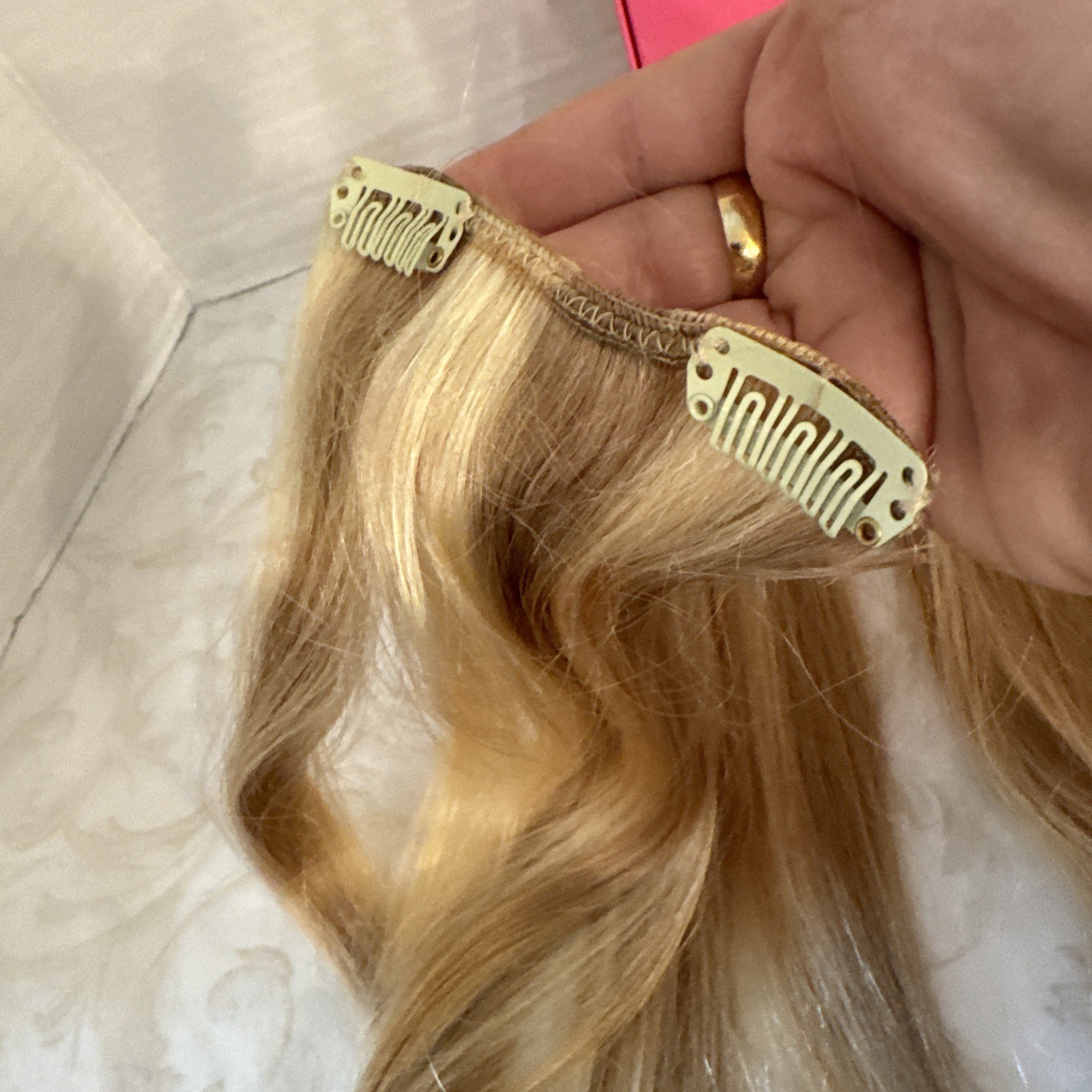 Goo Goo Clip-In Human Hair Extensions 18in Wavy Remy Highlighted Blonde