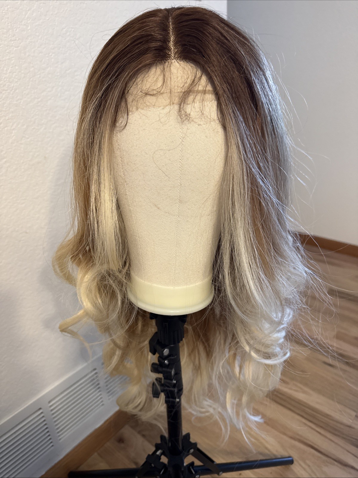 670 Ash Blonde 28” 613 Tips Ombre Ash Golden feels Like Real Hair. Wavy