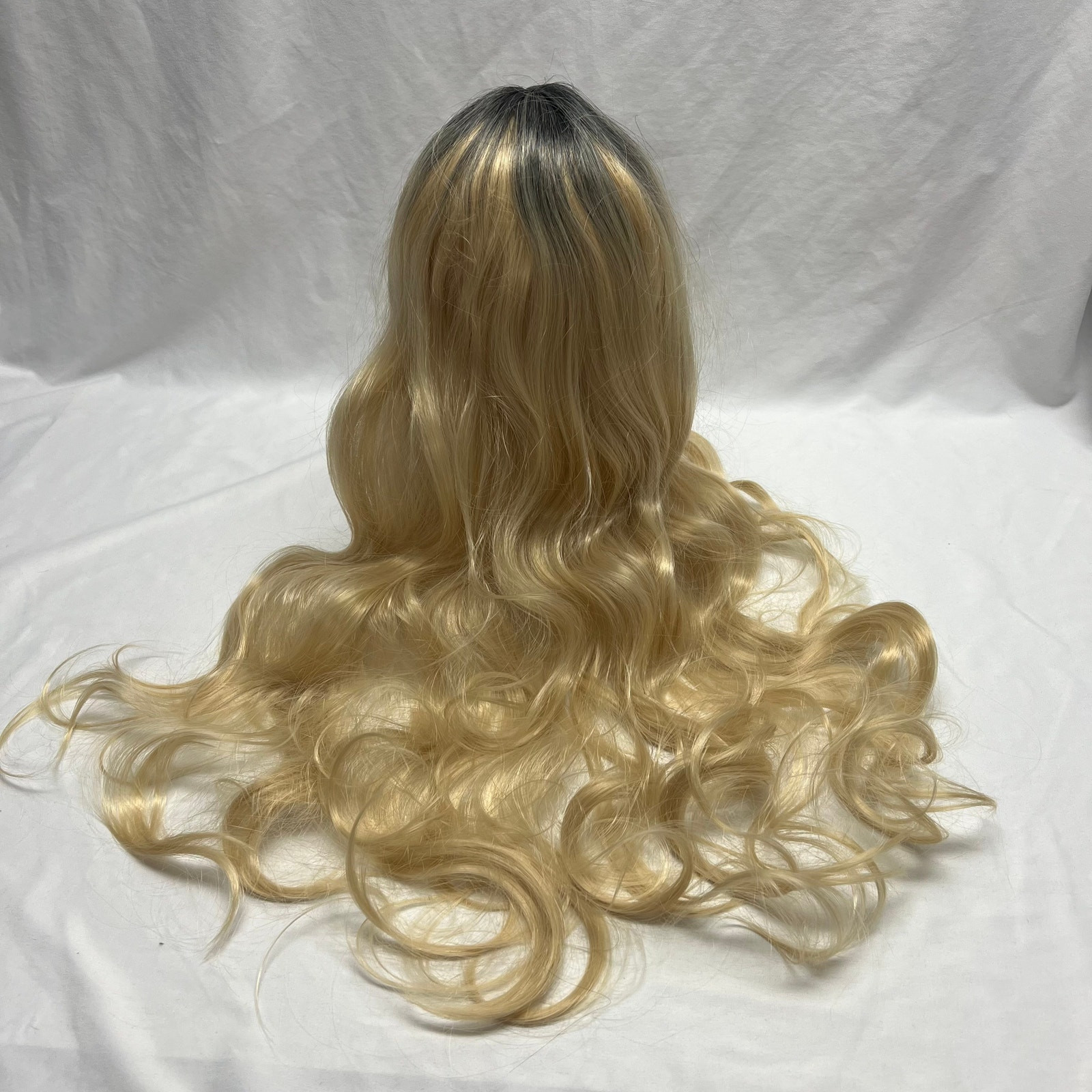 Adult Wig Long Blonde Hair with Dark Roots Wavy New Without Tags