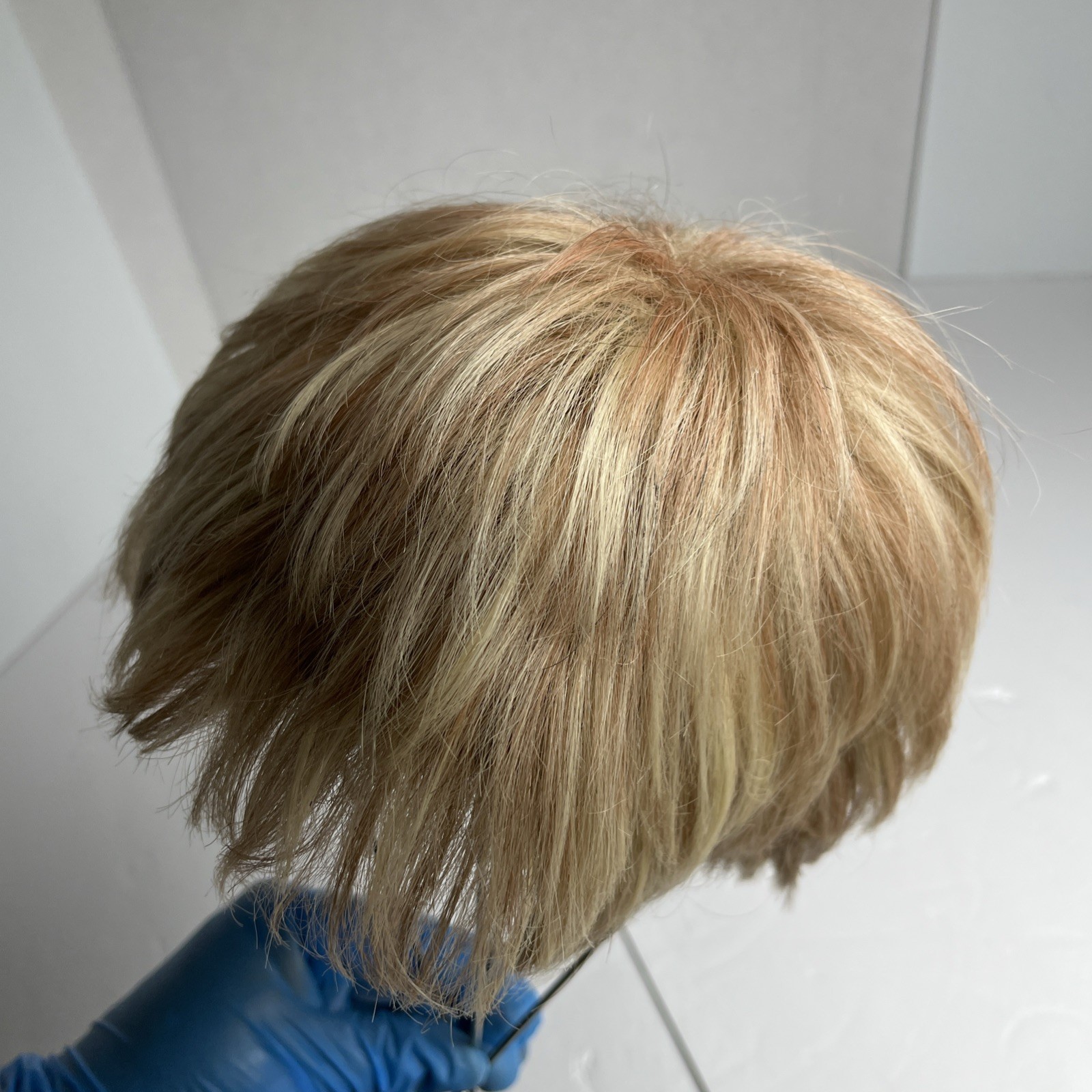 The Wig Company Blonde Perfect Image Short Average 21″-22″ w Vtg MCM Metal Stand