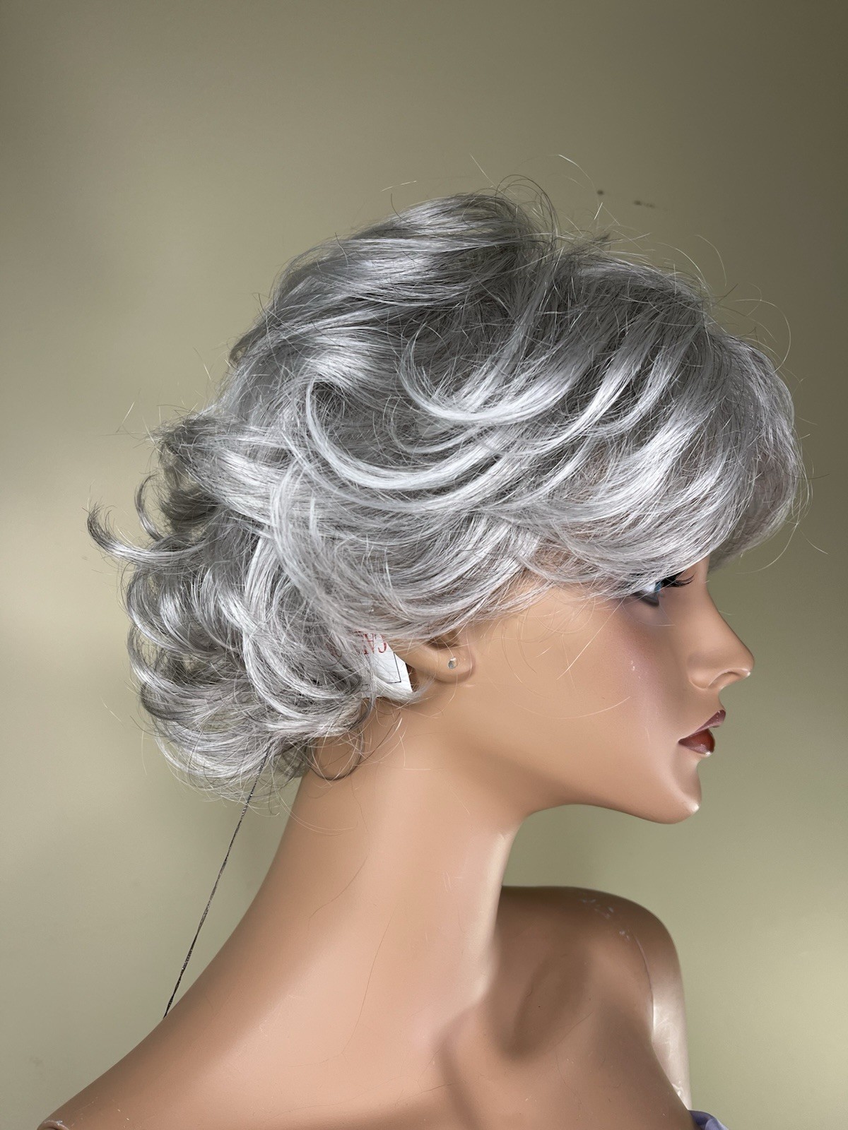 TWC Basics Synthetic “Tory” Wig NWT Size Average 56/60 Grey/ Brown on White