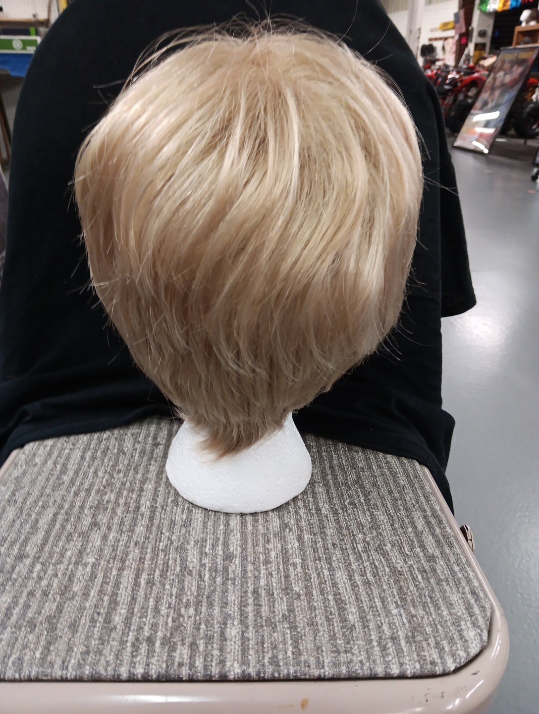 Envy Short Blonde Wig 100% Kanekalon Fiber Stretch Low And High Lites Adjustable