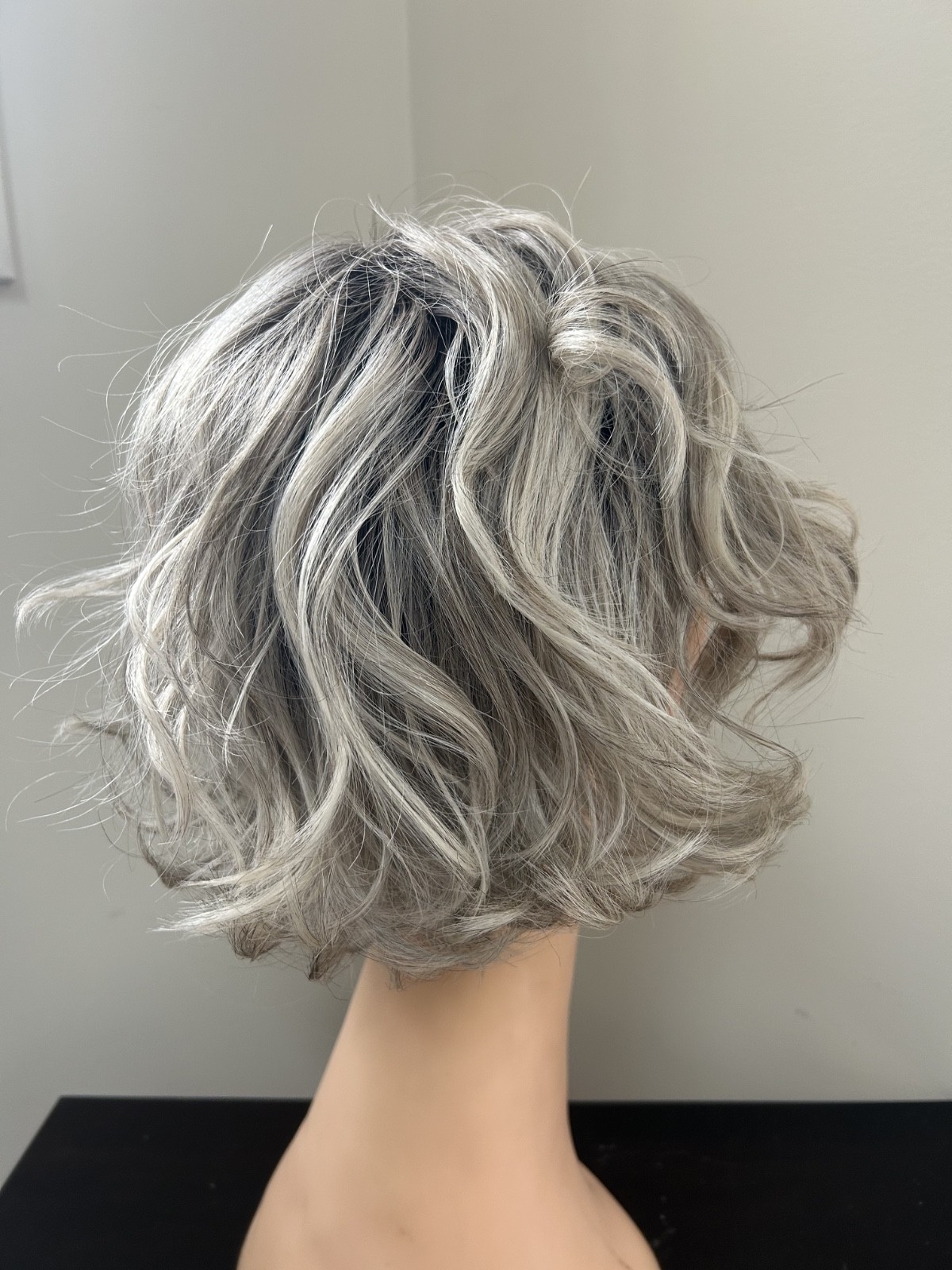 Belle Tress Arista HF Synthetic Arista HF Wig – Chrome – Excellent