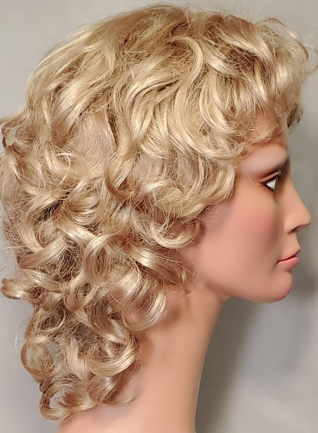 Beverly Hills Tony of Beverly Curly synthetic wig Color 24 NWOT display