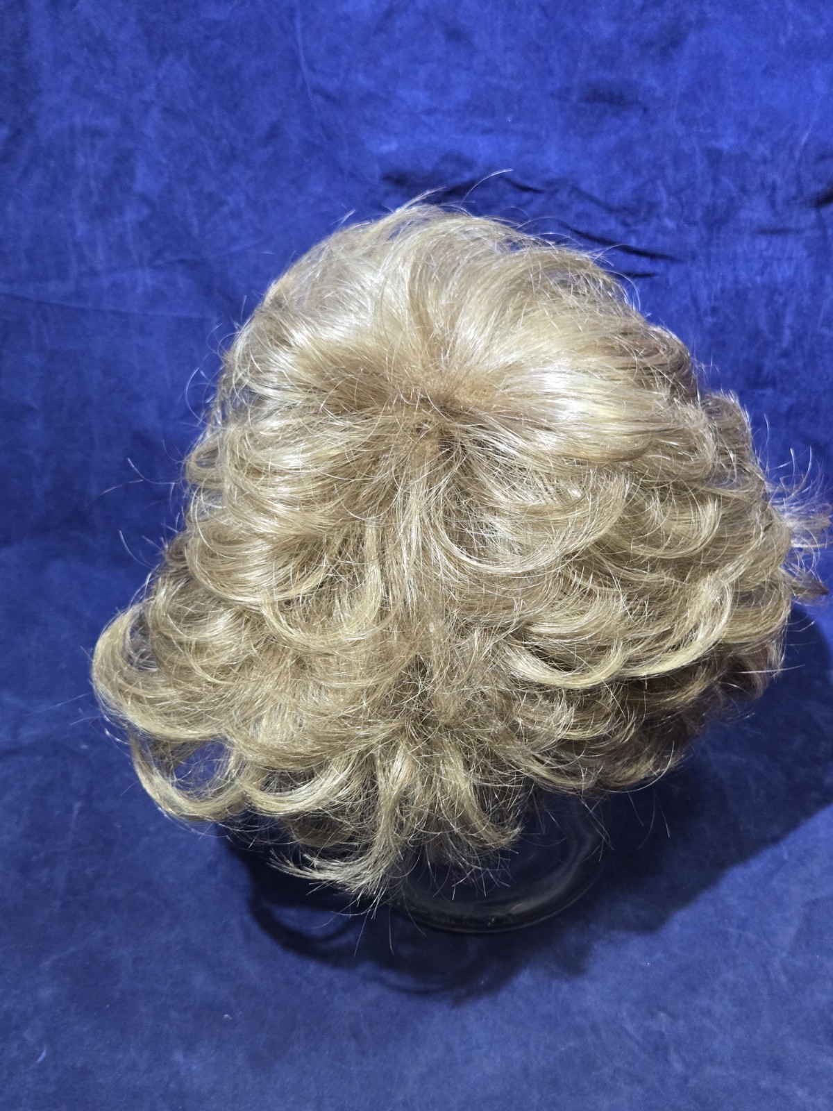 The Wig Company Tiffany Wig 18/22 Ash Blonde Frost Short Curly Voluminous TWC