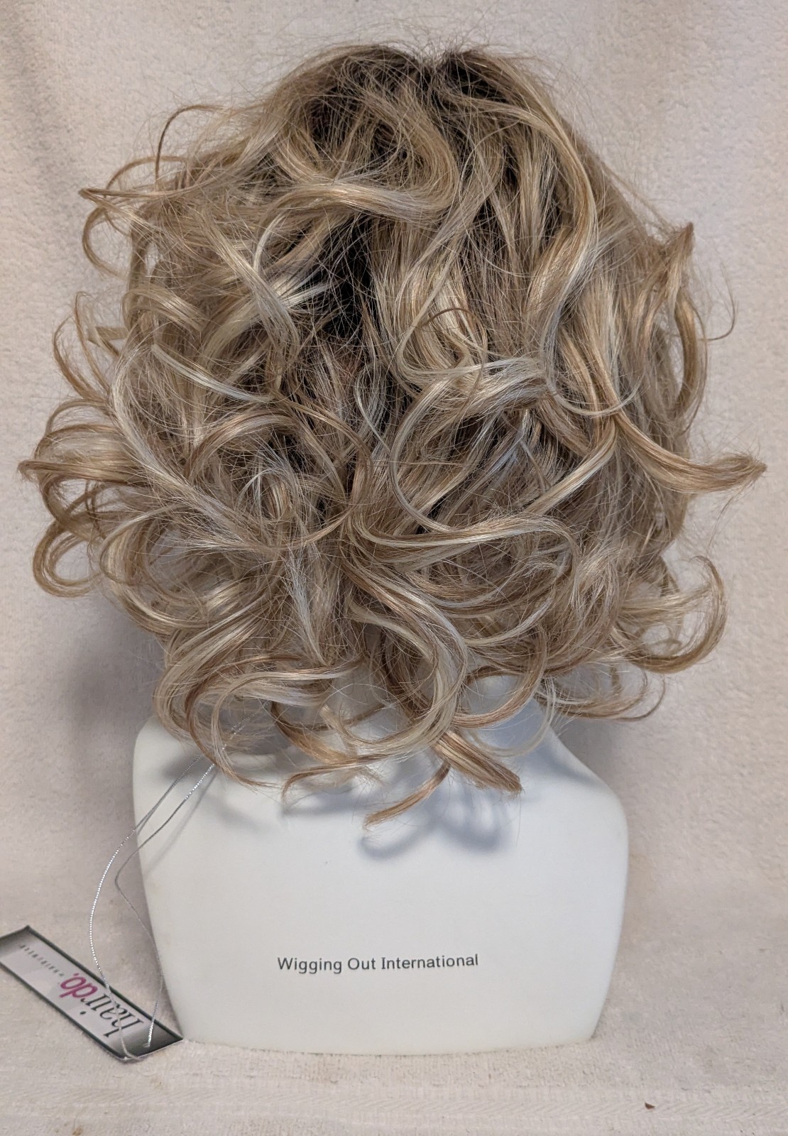 NWT Hairdo TRU2LIFE Modern Flair GOLDEN BLOND WHEAT Styled Wig