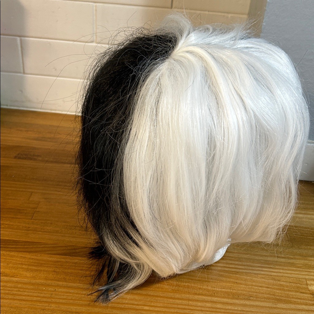Short Wavy Cruella Deville Wig – Synthetic Black & White wig & DALMATION plushy