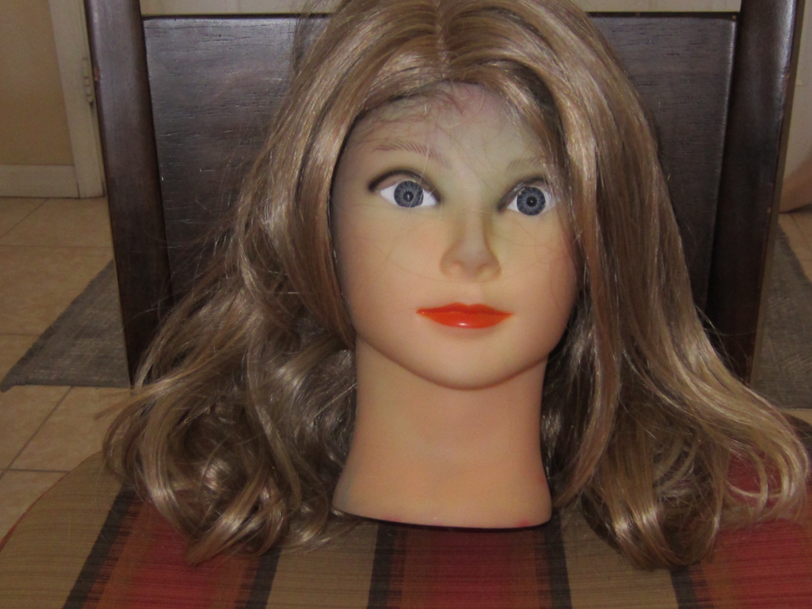 New with tags Flaunt Troika 21″ Woman’s Wig