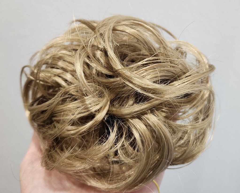 3.5″ Curly Scrunchie Ponytail Synthetic 24 Light Golden Blond Messy Bun