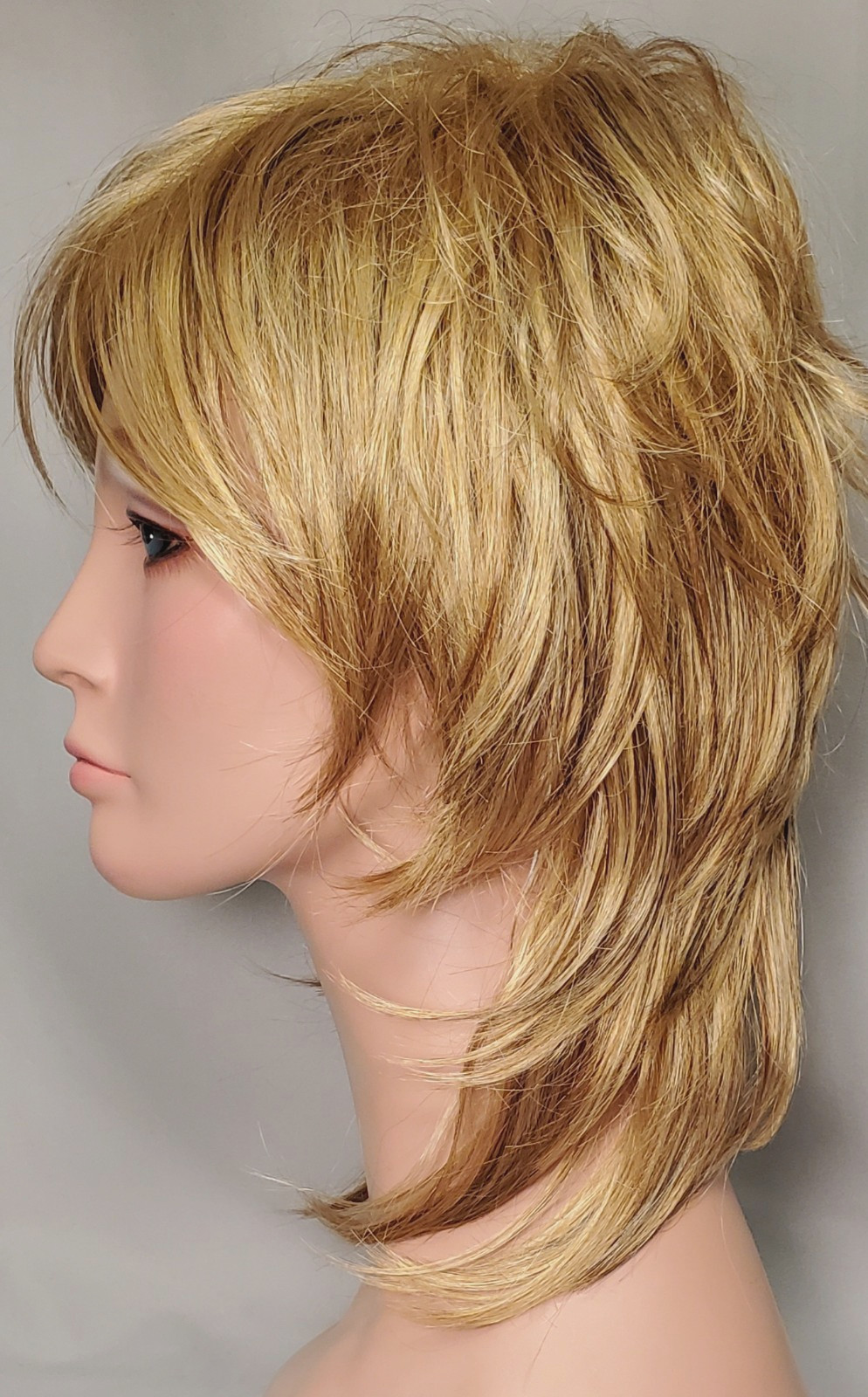 Shag – Alex 2358 Rene of Paris synthetic wig Color Butter Pecan NWT display