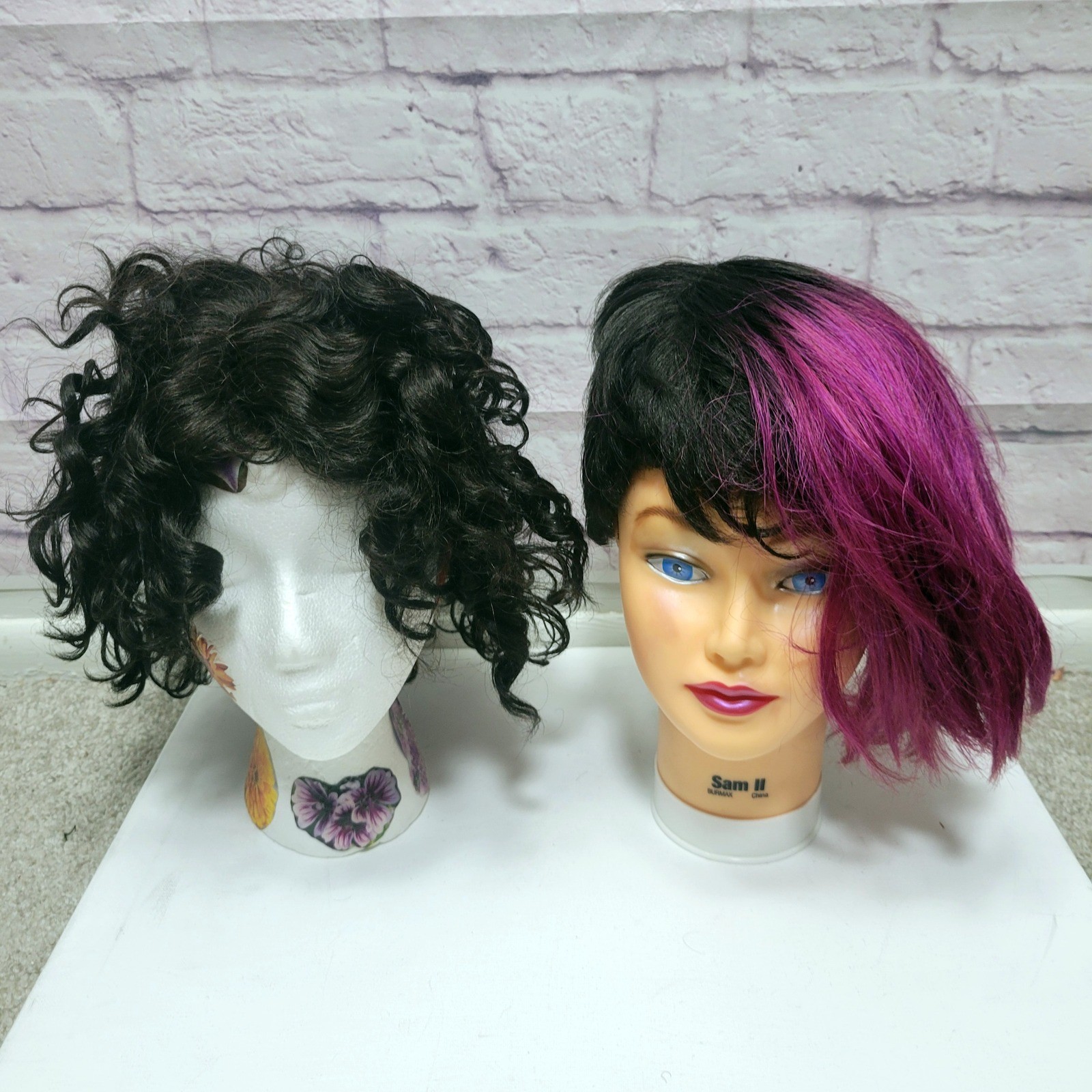 Lot 23 Pre-Owned Mixed Wigs Short Black Brunette Curly Vanessa Foxy Silver *READ