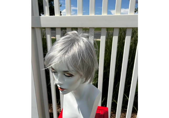 NWT Gabor Flexlite Grey Bob Style Wig