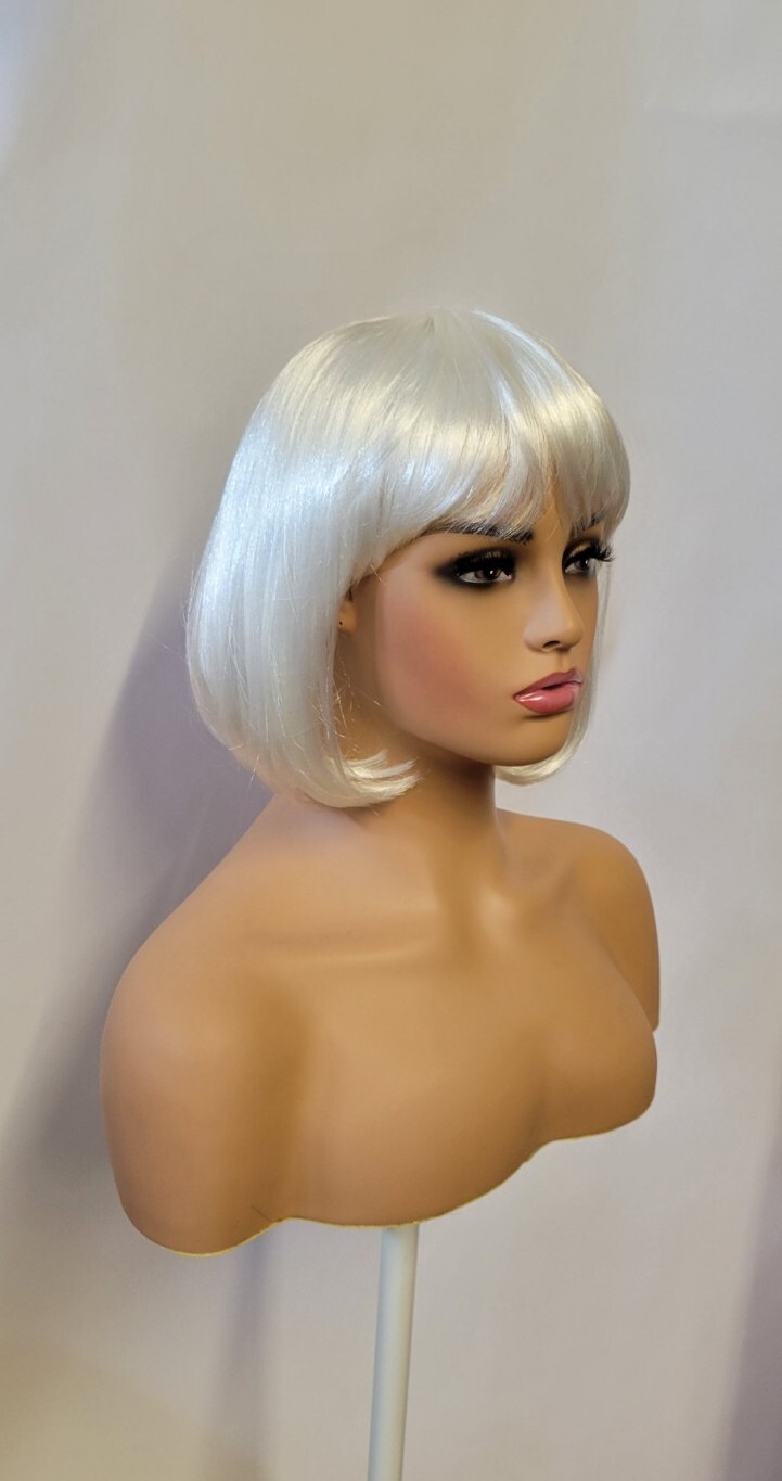 SILKY STRAIGHT CHIN LENGTH BOB WIG SNOW WHITE COSPLAY ANIME FASHION -BLUSH CINDY