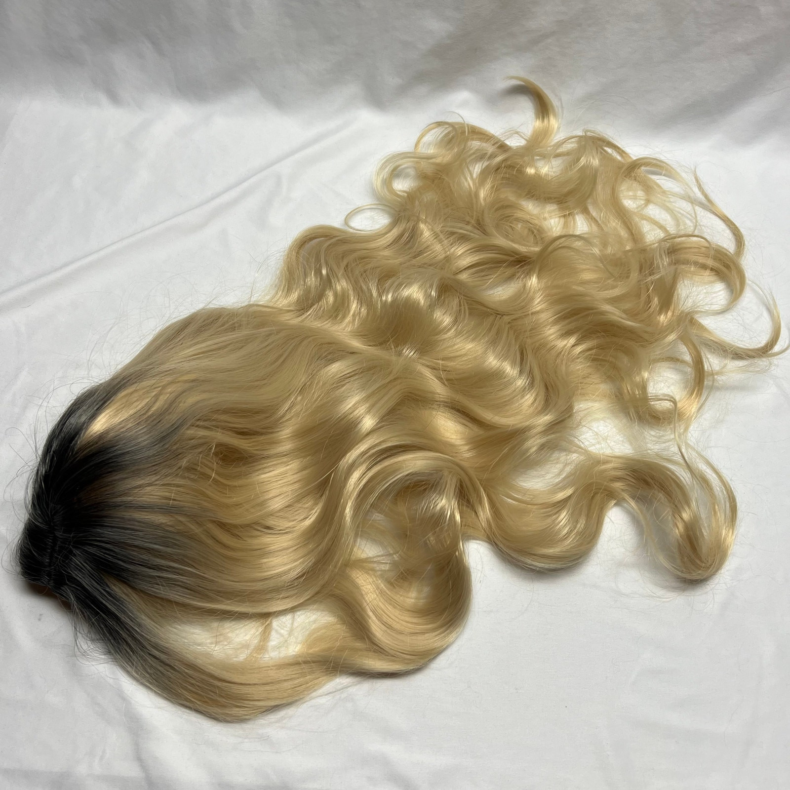 Adult Wig Long Blonde Hair with Dark Roots Wavy New Without Tags