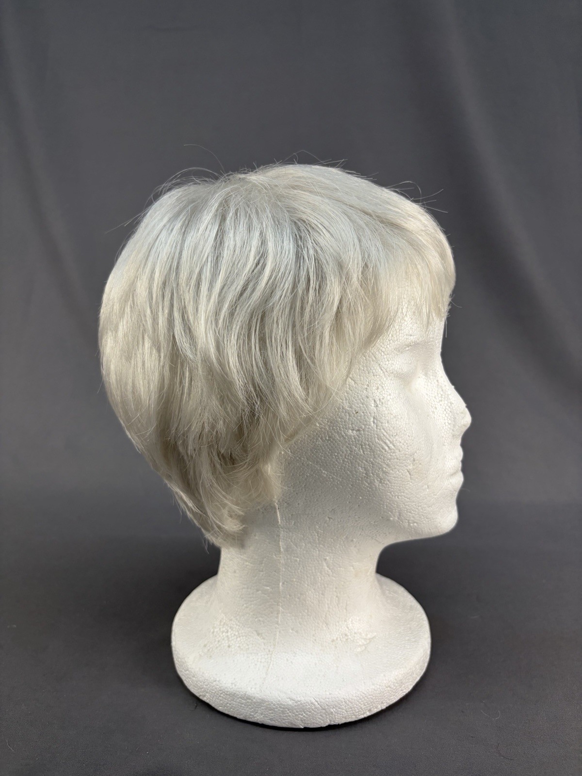 New Paula Young White/Gray Short Hair Wig Adjustable A3433 Casey 60 Petite