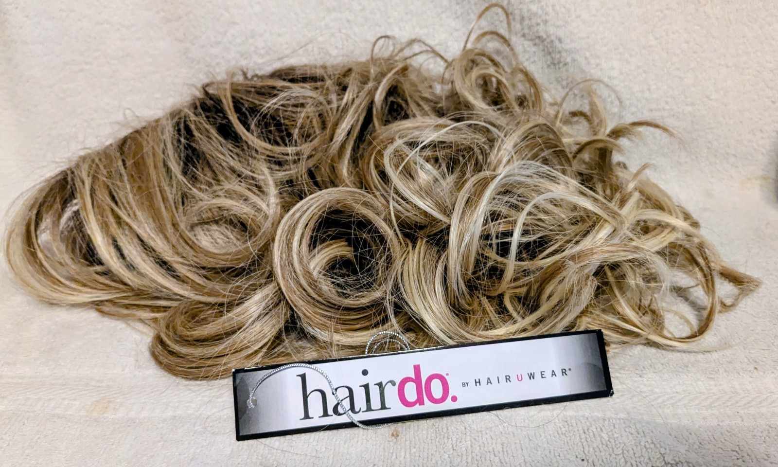 NWT Hairdo TRU2LIFE Modern Flair GOLDEN BLOND WHEAT Styled Wig