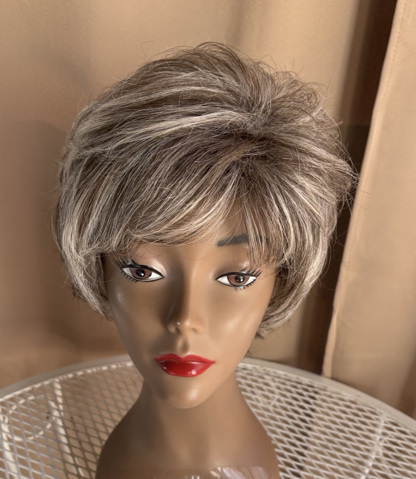 Cute Synthetic Wig From TWC Statements Ash Brown Blonde Hilites Sz Average Z-19