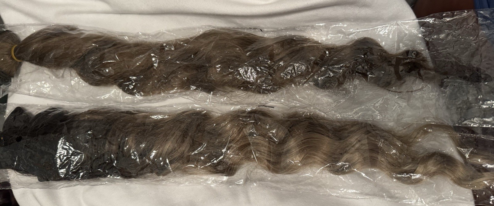 New Hair Extensions 22” Inches 18T, 10T Clips Light Brown And Ombré