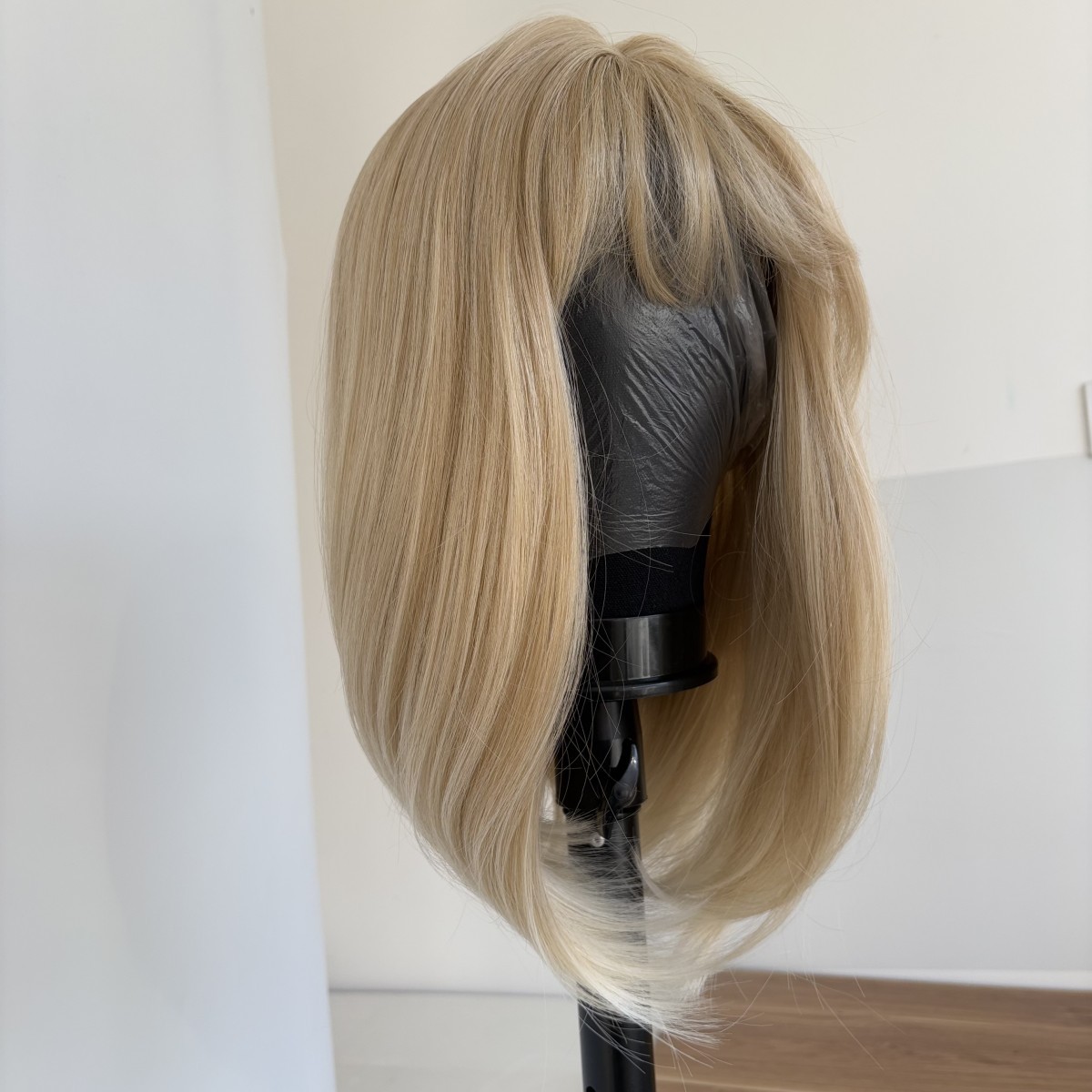 Straight Heat Resistant Synthetic Hair Gradient blonde Dress Up Wig With Bangs