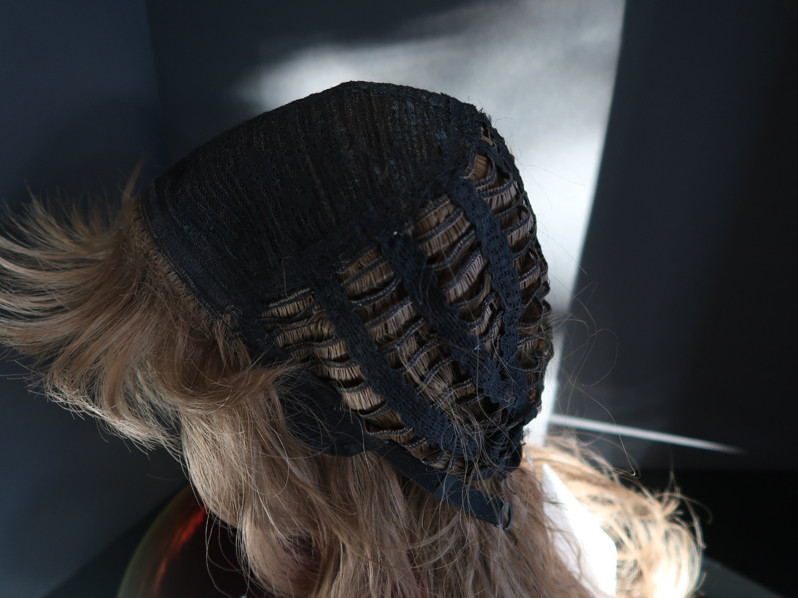 WIGSBUY Light Brown SYNTHETIC WIG LAYERED WITH BANGS CAPLESS COOL MESH CAP