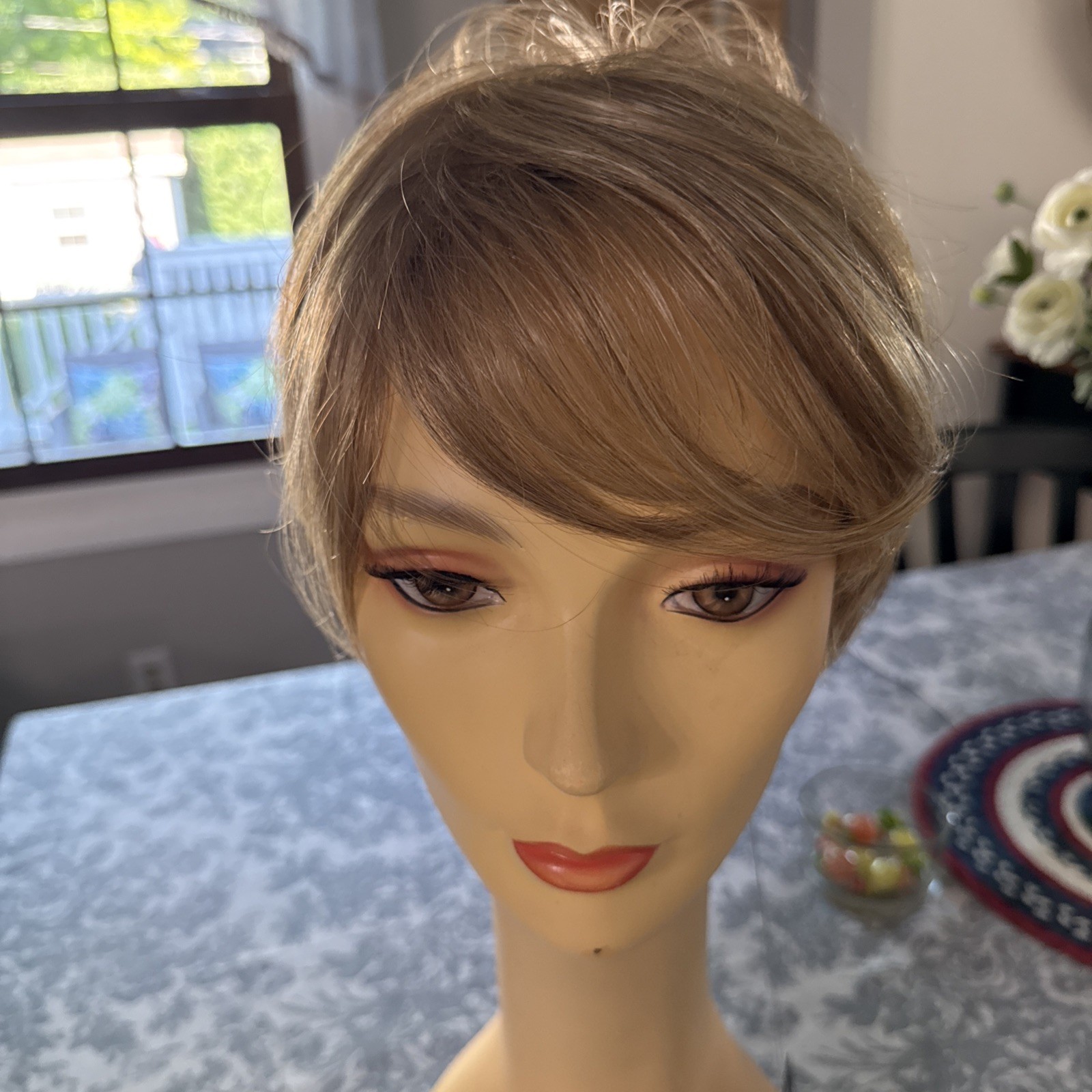 Hairdo, by Hairuwear Angled Cut Wig Honey Ginger/Dark Golden Blonde Short