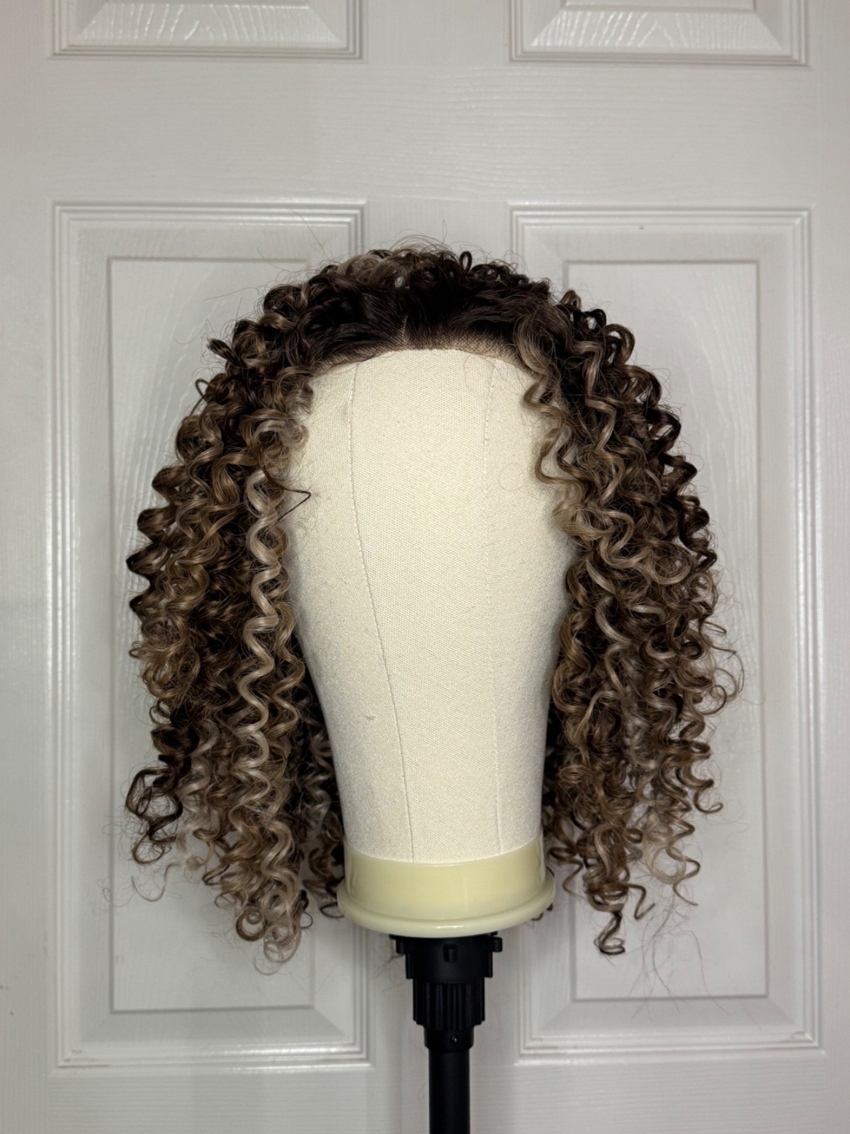 Chelsey Smith crown (Wig) Ramona NWT