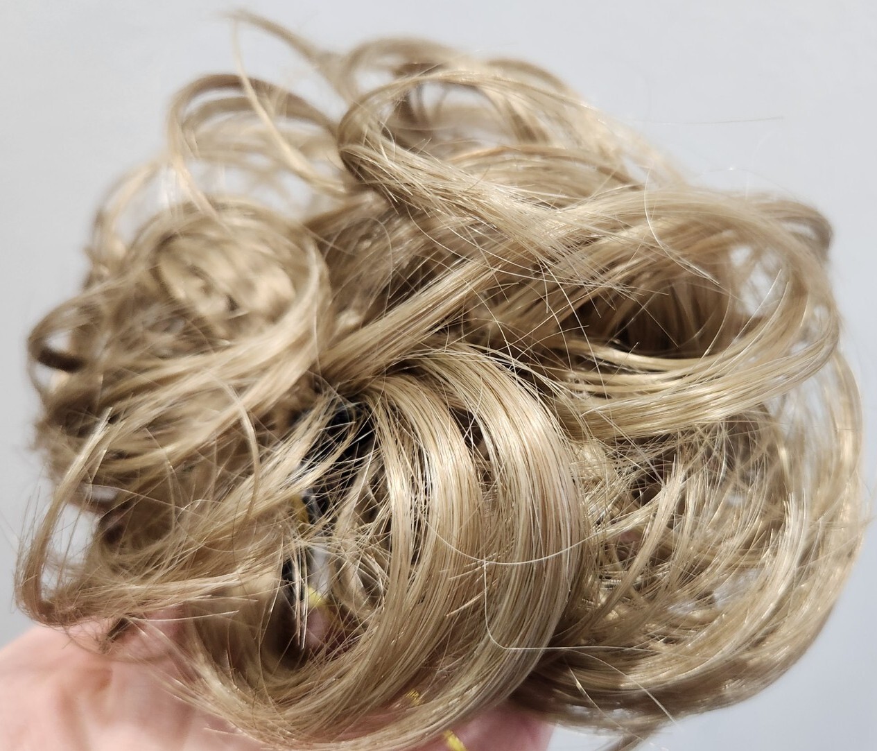 3.5″ Curly Scrunchie Ponytail Synthetic 24 Light Golden Blond Messy Bun