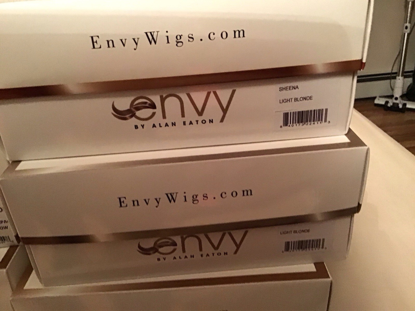 NEW IN BOX WIG ENVY BELINDA PLATINUM SHADOW New ATELIER HAND TIED SWISS CAP