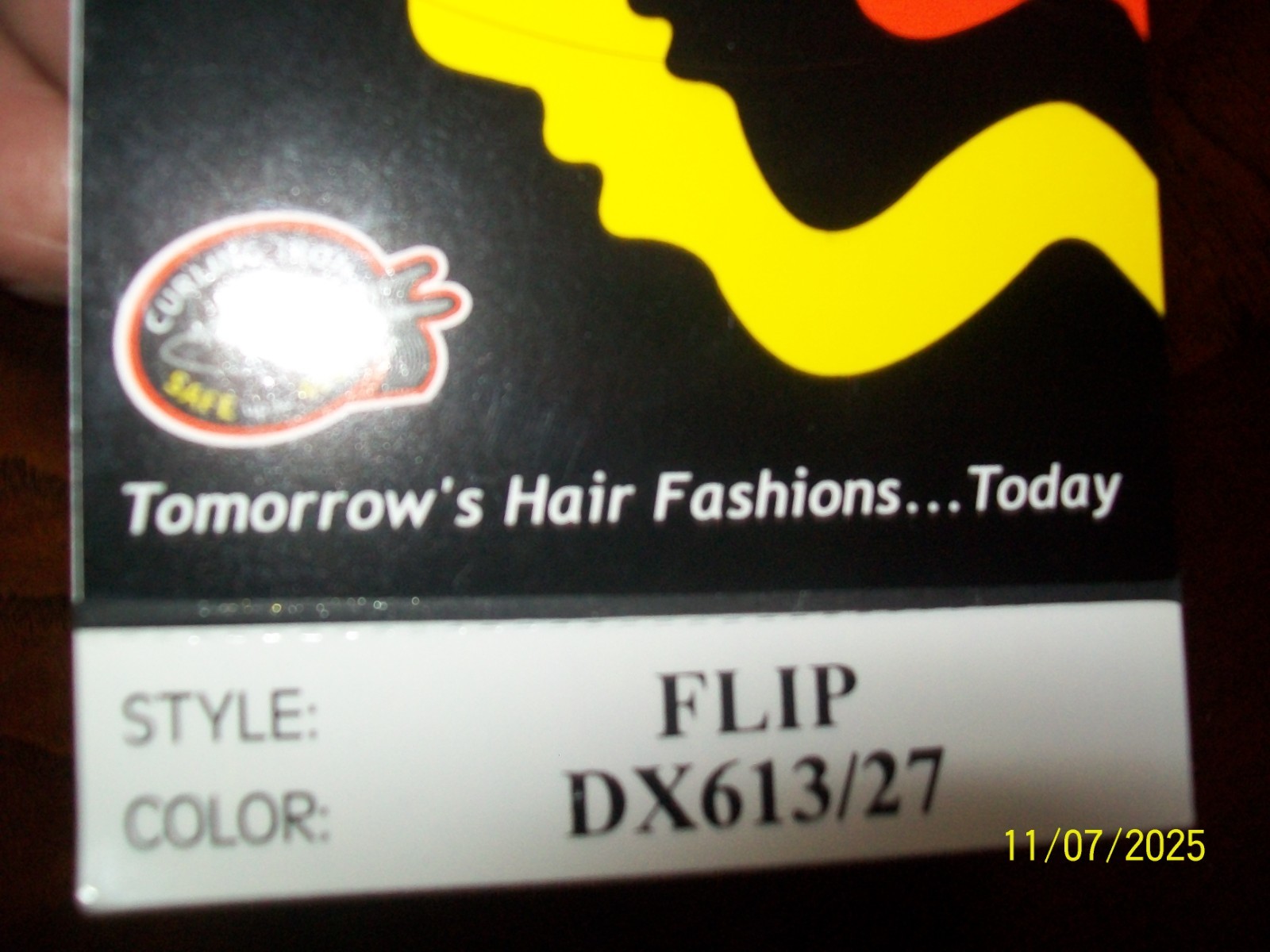 NWT~MOTOWN TRESS FLIP Wig RL27/6- Heat Resistant Fiber Full 20wig Ombre two tone