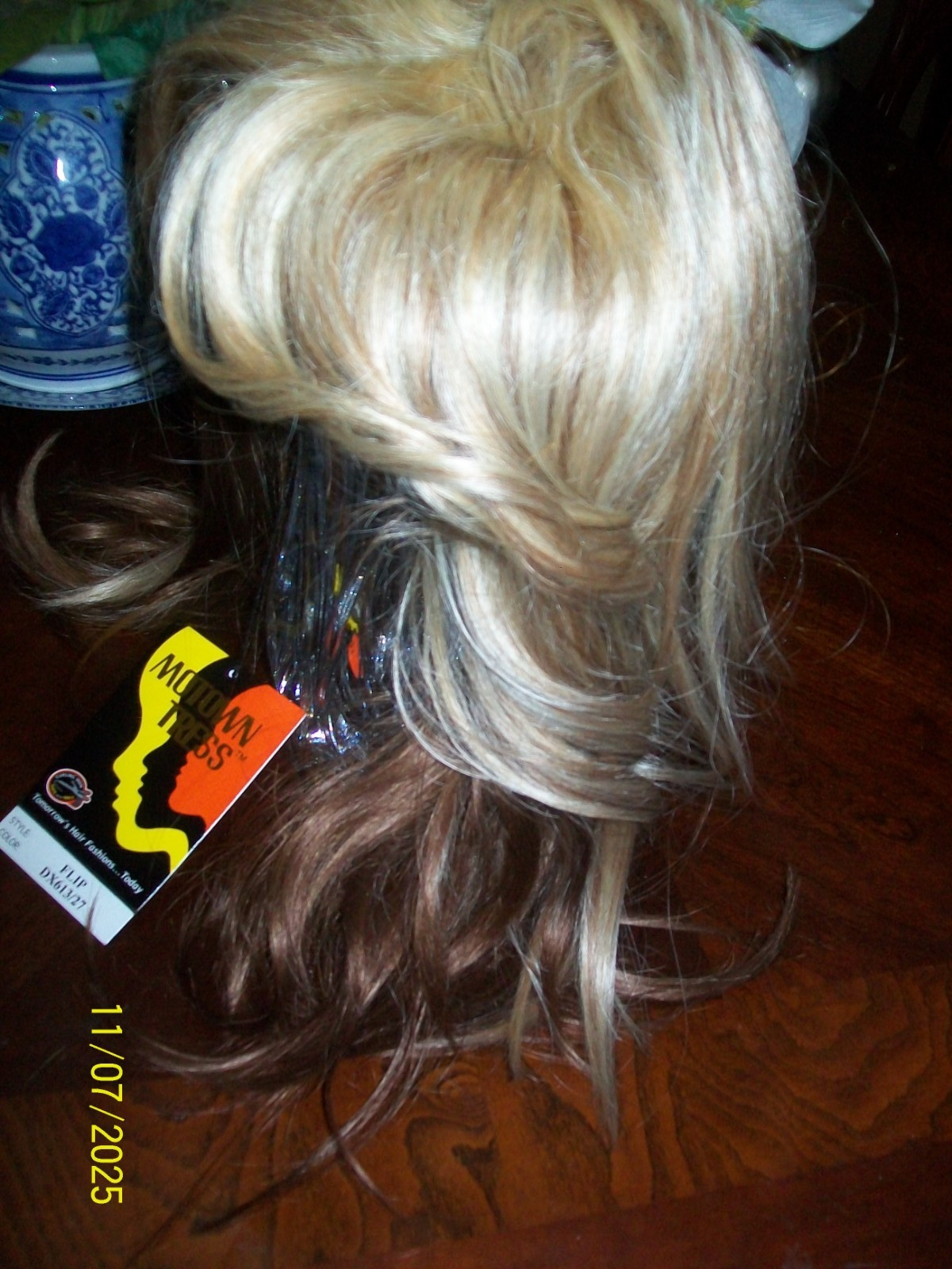 NWT~MOTOWN TRESS FLIP Wig RL27/6- Heat Resistant Fiber Full 20wig Ombre two tone