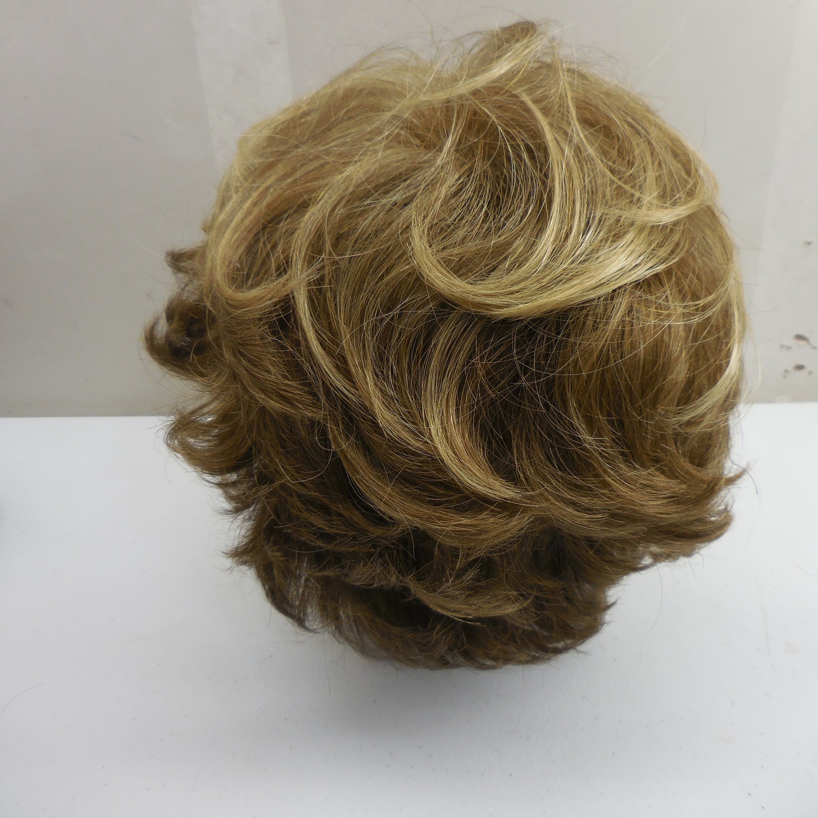 Tony of Beverly Short Layered Blonde Synthetic Wig Modacrylic Fiber Japan