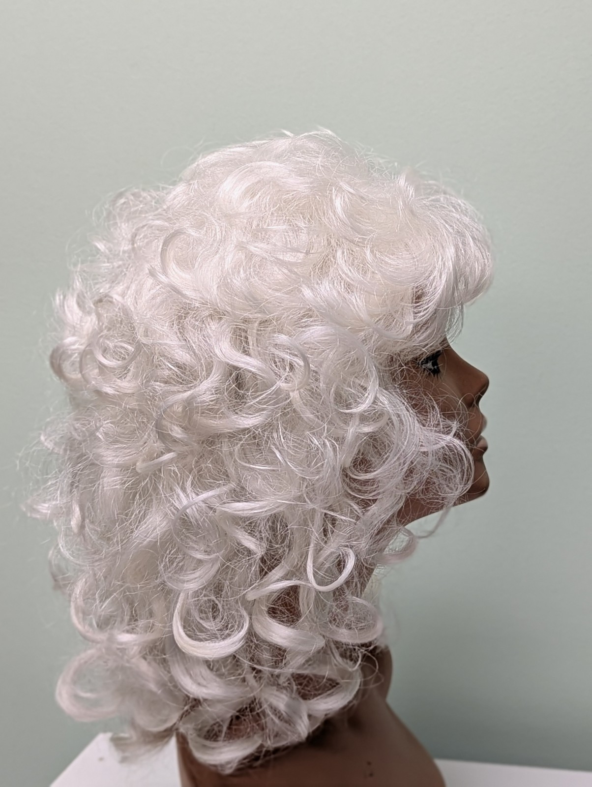 New Wig Aspen- Gabriella #60M Color Pearl White Average Size