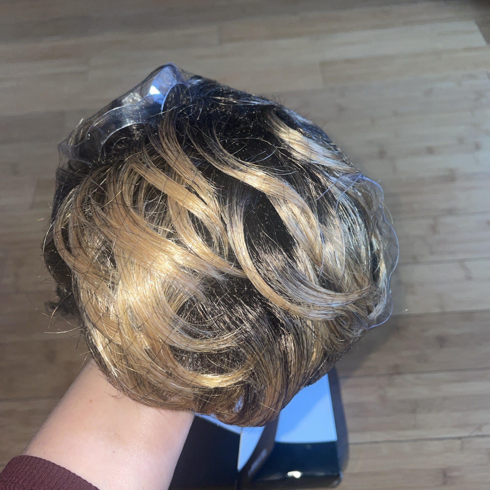 Especially Yours Women Easy Care Wig Color #TT4/24 Size Avg Style Z0283 Broadway