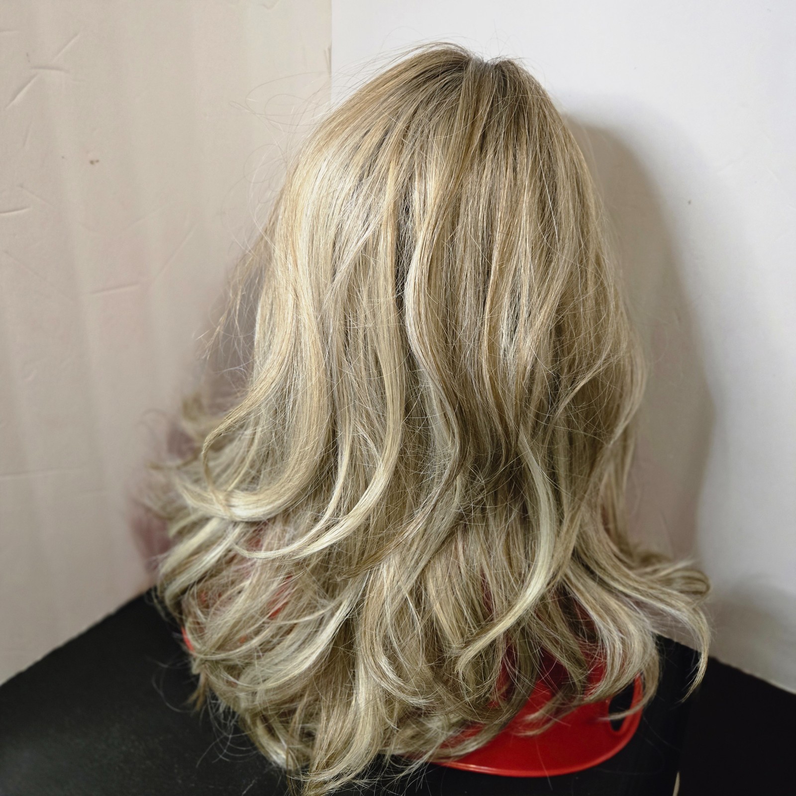 Styles by Soma SBS Synthetic Wig Outstanding Ovation Frosted Blonde New Open Box