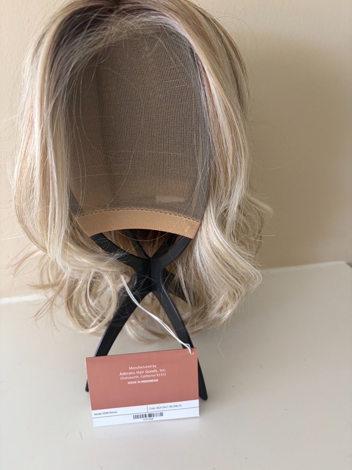 Amore Rohan Wig Sea Salt Blonde Rooted NWT