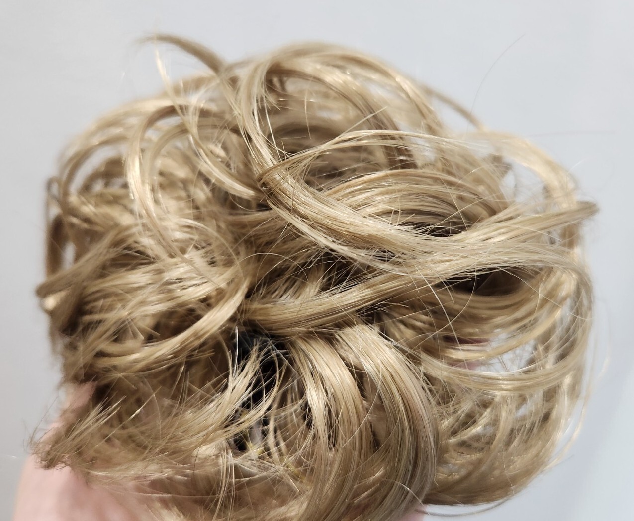 3.5″ Curly Scrunchie Ponytail Synthetic 24 Light Golden Blond Messy Bun