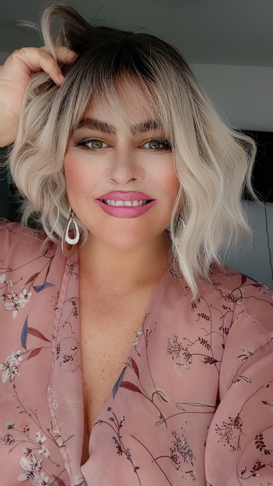 Lace Front Wavy Synthetic Wig Platinum Blond Dark Roots Bob 1-10in Women’s