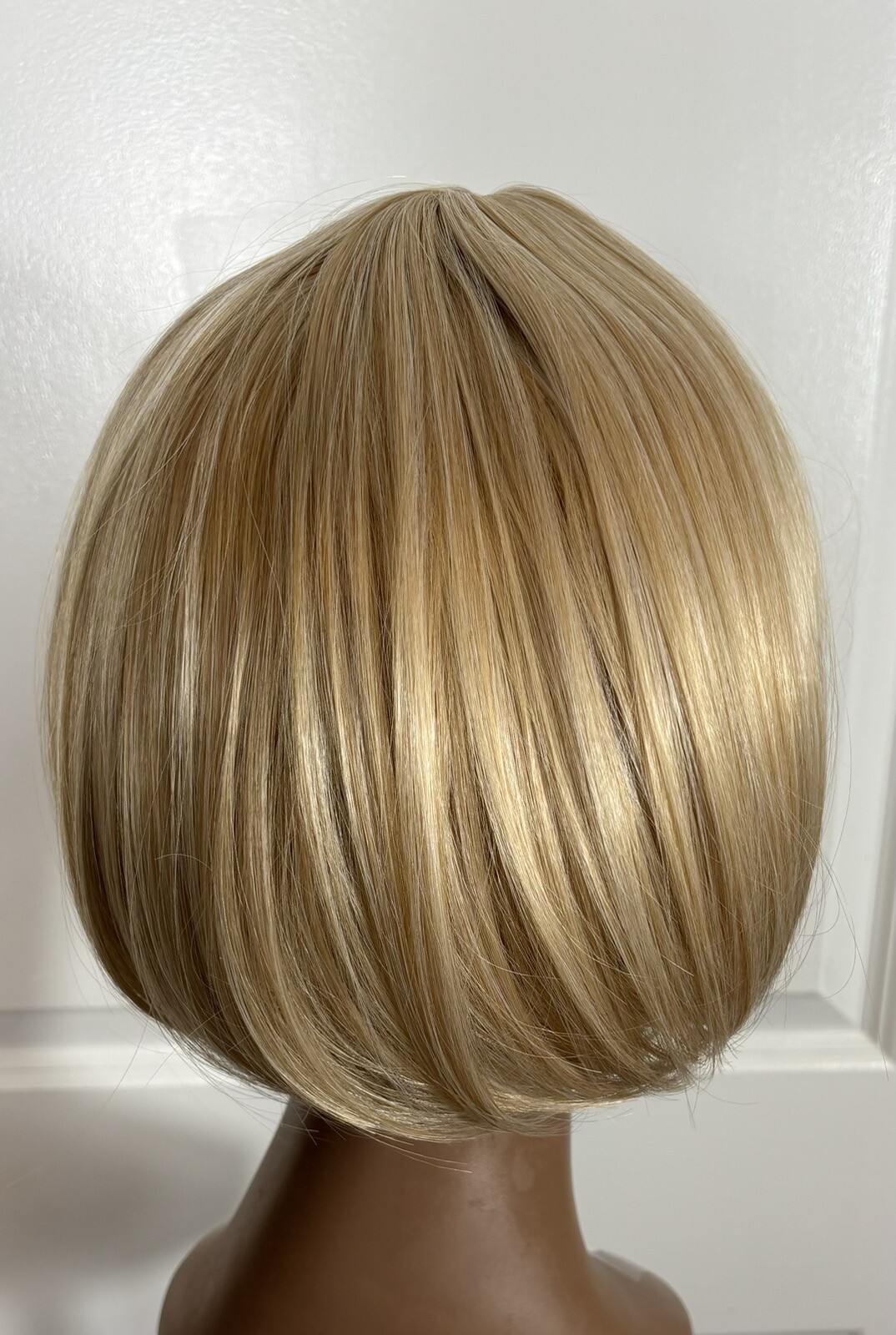 NEW Synthetic Wig Golden Blonde Chin Length Bob Bangs Skin Part Size Average 1-3