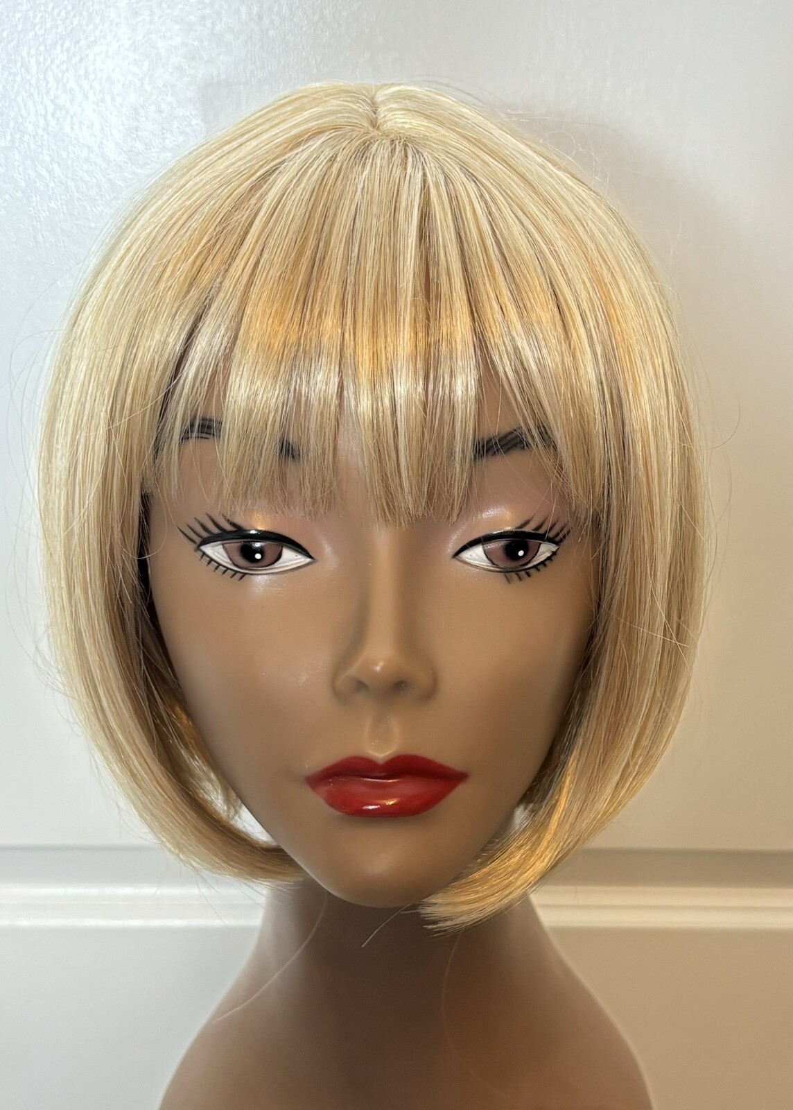 NEW Synthetic Wig Golden Blonde Chin Length Bob Bangs Skin Part Size Average 1-3