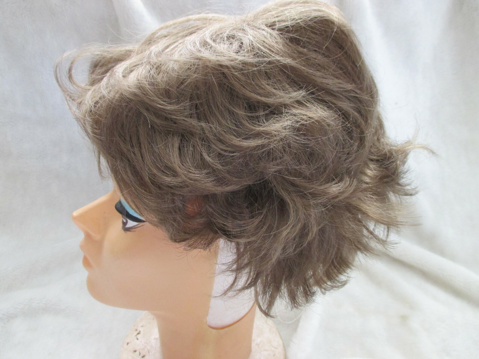 NEW, Women’s TWC Fashion for Less, the Wig Company, Size Average JESSIE Color 18