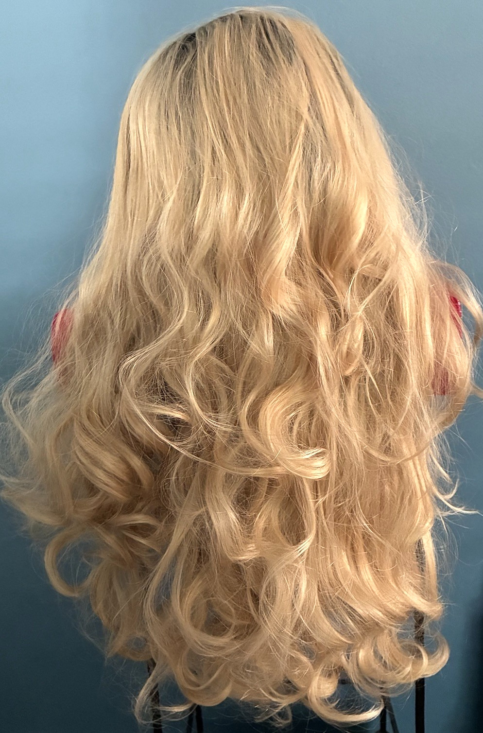UNIWIGS STYLE SL0116-YL-116 24″ LONG WAVY BLOND BAYALAGE SYNTHETIC HAIR WIG