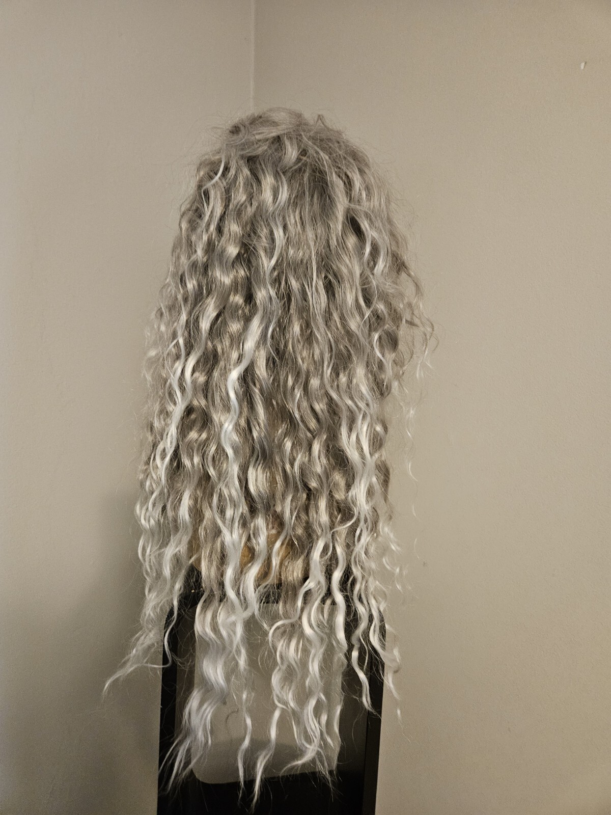WOMEN’S OMBRE GRAY SILVER SUPER CURLY VOLUMINOUS LONG HAIR WIG