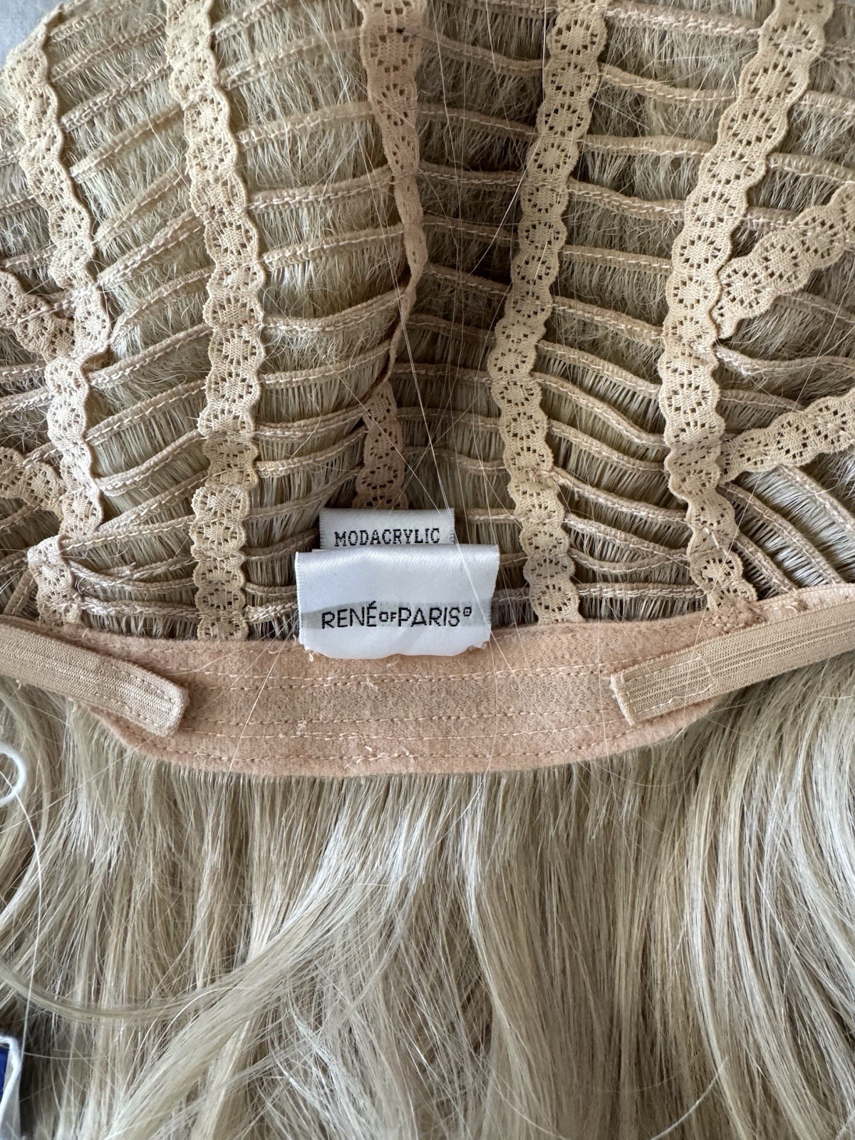 Rene of Paris River Wig Creamy Blonde NON ROOTED BNWT Perfect Below Chin Bob