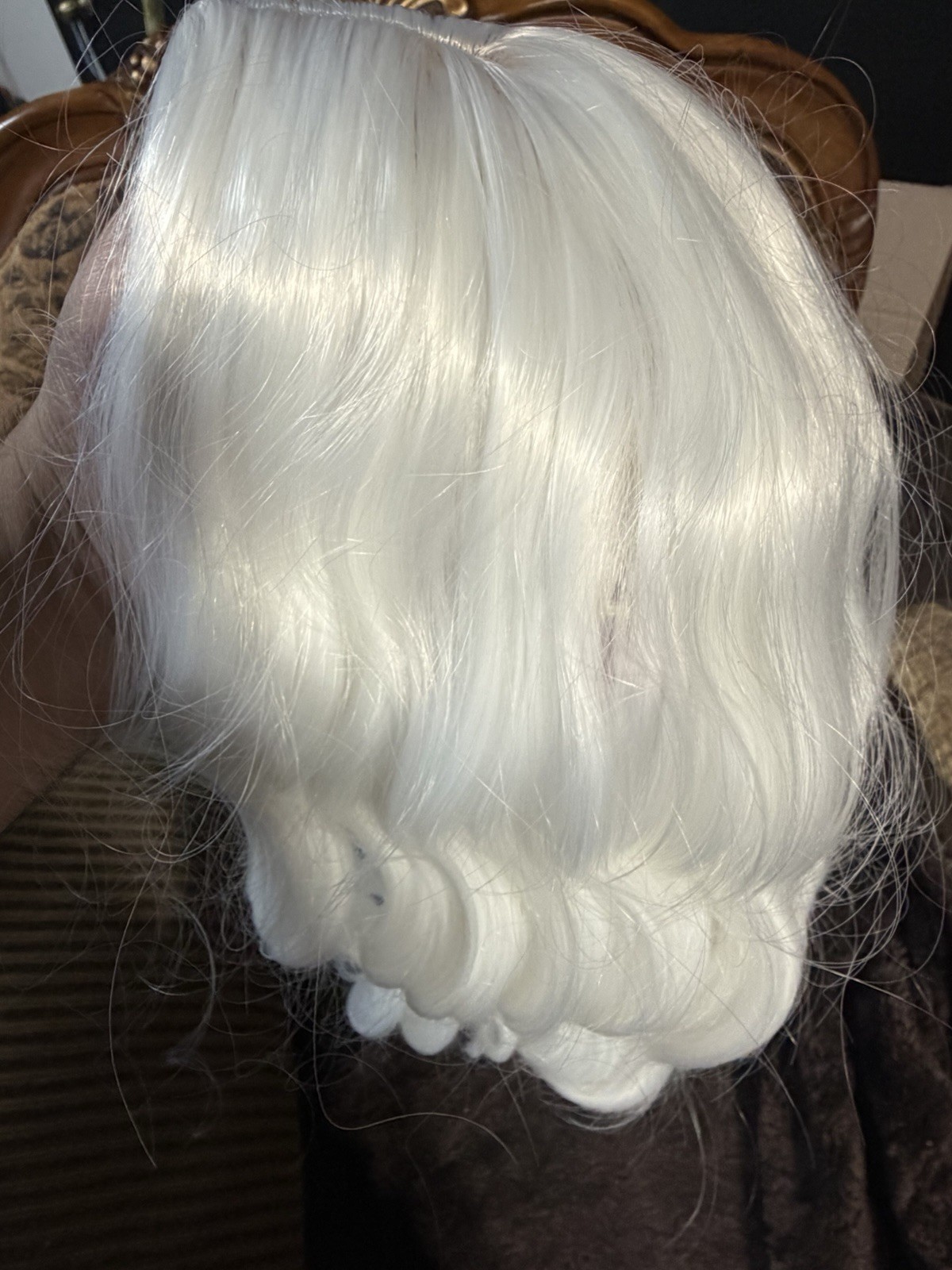 Ear fodo White Wavy Synthetic Wig 24in Adjustable Straps Classic Cap