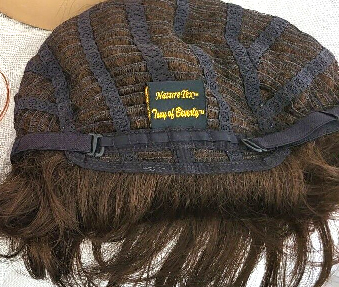 Frenchy Tony of Beverly synthetic wig Std Cap NWOT Display color 6 Medium Brown