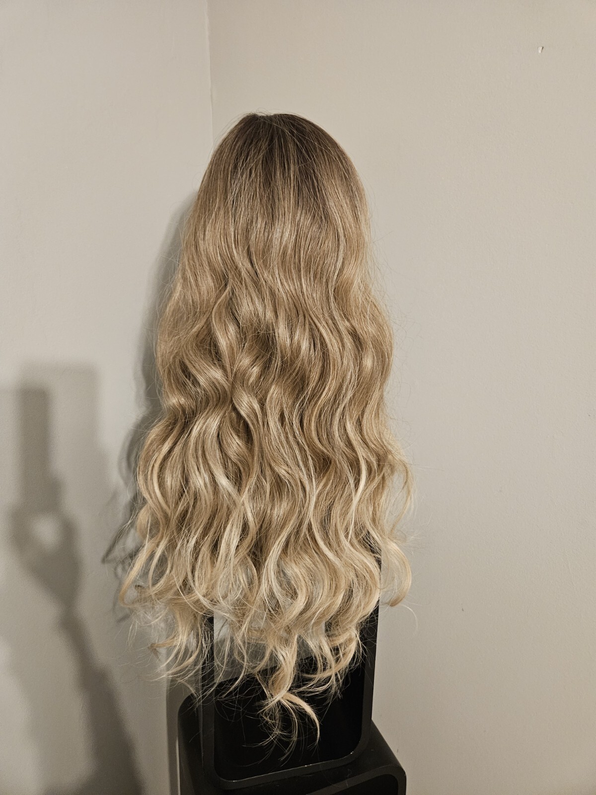28″ NEW Lace Front MIXED BLONDE HIGHLIGHTS VOLUMINOUS Long Wavy WIG