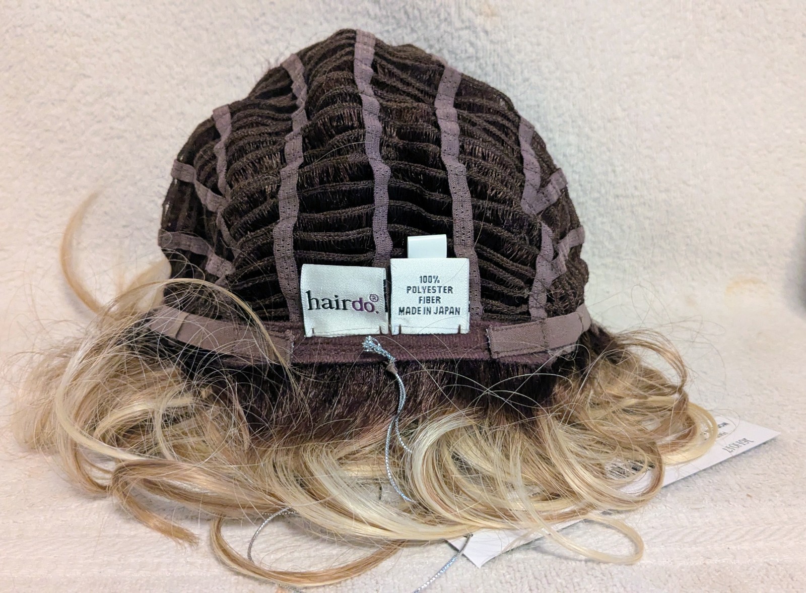 NWT Hairdo TRU2LIFE Modern Flair GOLDEN BLOND WHEAT Styled Wig
