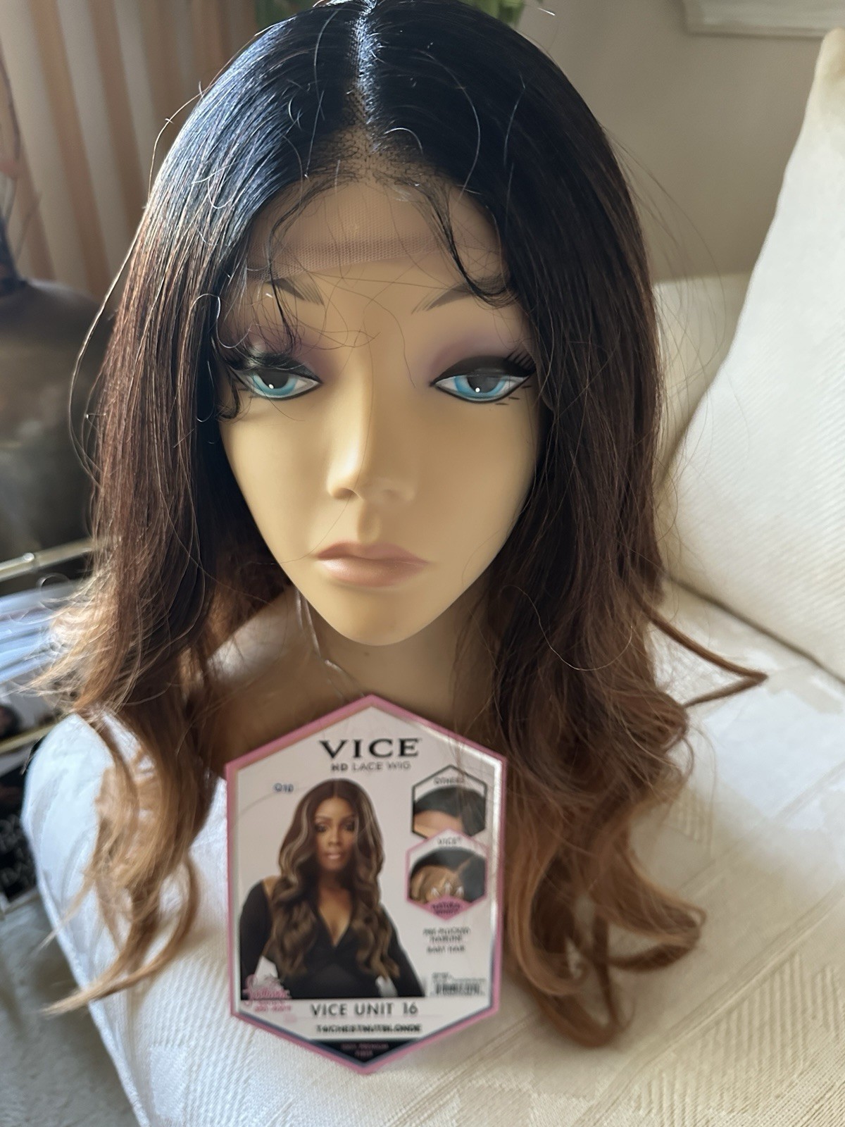 SENSATIONNEL VICE HD LACE WIG UNIT 16. COLOR T4/CHESTNUT BLONDE. PRE-PLUCKED.NWT